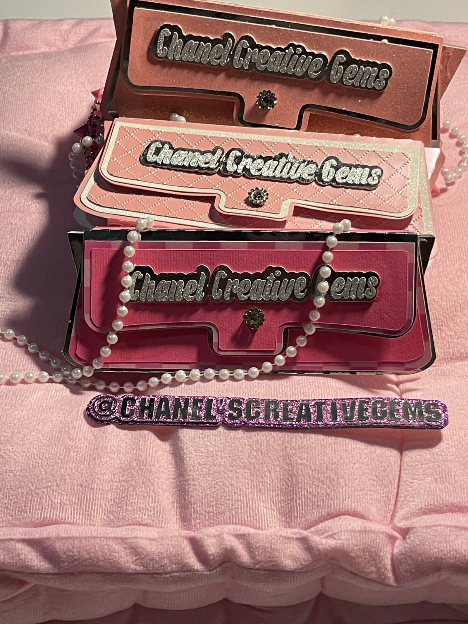 Glamour Gem Hershey Purse - Image 4